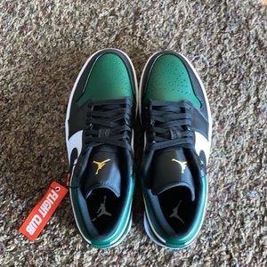 Nike Jordan “green toe” lows